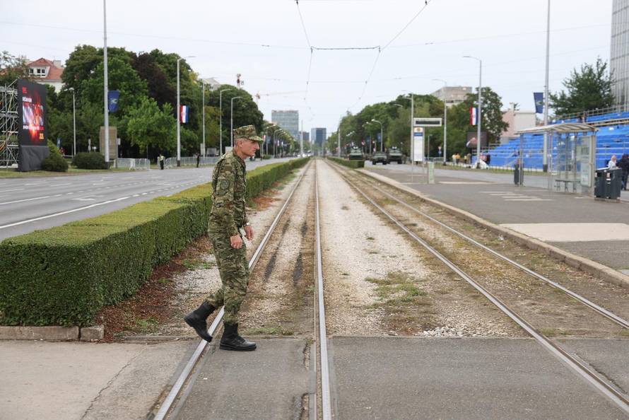 Zagreb: Generalna proba svečanog vojnog mimohoda