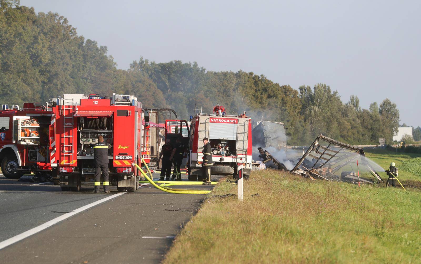 Prizori užasa s autoceste: Dvoje ljudi poginulo u teškoj nesreći