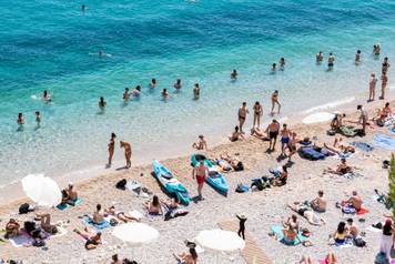 Dubrovnik: Gradske pla&zcaron;e ve&cacute; su pune kupa&ccaron;a