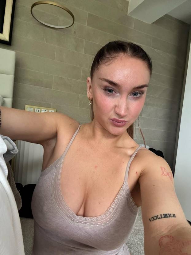 FOTO Bujna kći legende Uniteda provocira oskudnim izdanjima