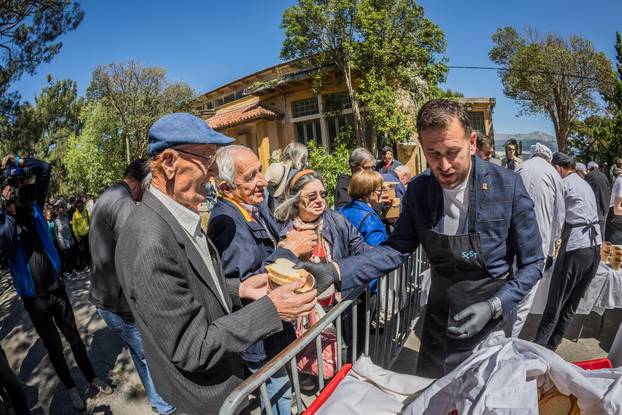 Split: Tomislav Šuta je podjelio preko 1000 porcija graha 