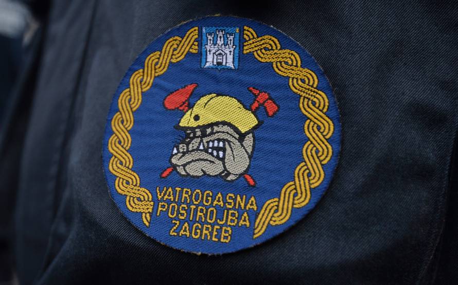 Zagrebački vatrogasci se uz zvukove sirena vratili u Savsku