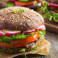Međunarodni dan burgera: Svi ga vole - naučite ga pripremiti