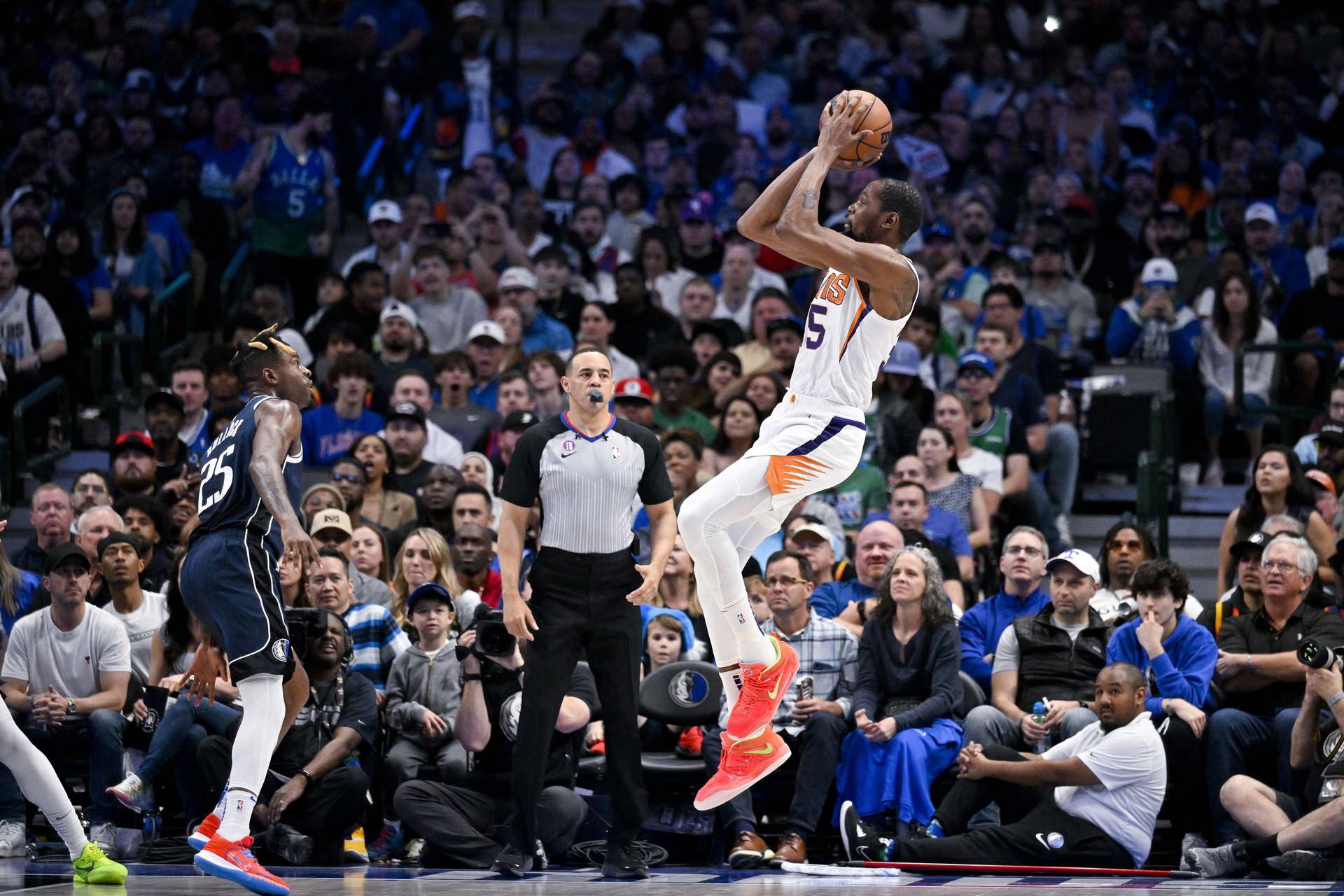 NBA: Phoenix Suns at Dallas Mavericks