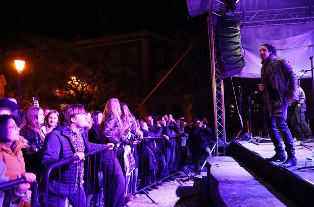 Šibenik: Šibenska Adventura zapo?ela koncertom Parnog valjka u perivoju Roberta Visianija