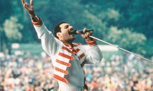 Za kip legendarnog Freddieja Mercuryja nakon 8 godina izborio se okorjeli obožavatelj