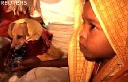 Indija: Djevojčicu udali za psa da odagnaju zloduhe