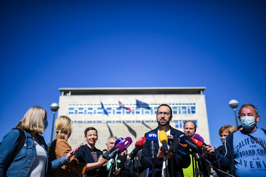 Tomislav Tomašević održao konferenciju za medije ispred Gradskog poglavarstva