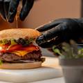 Kako napraviti so&ccaron;ni dragulj BBQ burger kod ku&cacute;e? Dr&zcaron;ite se ovih pet pravila