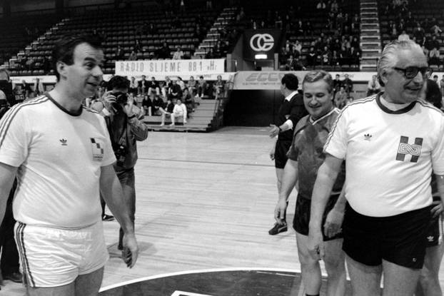 Zagreb: Humanitarni malonogometni turnir političkih stranaka u Domu sportova, 16.4.1990. - 17.4.1990.