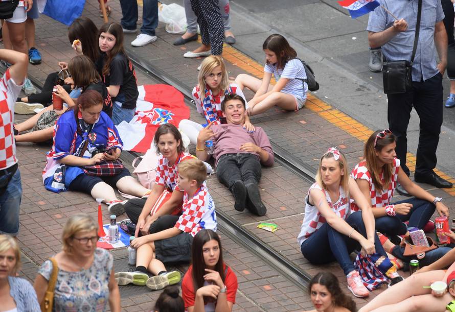 SveÄani doÄek Vatrenih na Trgu bana Josipa JelaÄiÄa