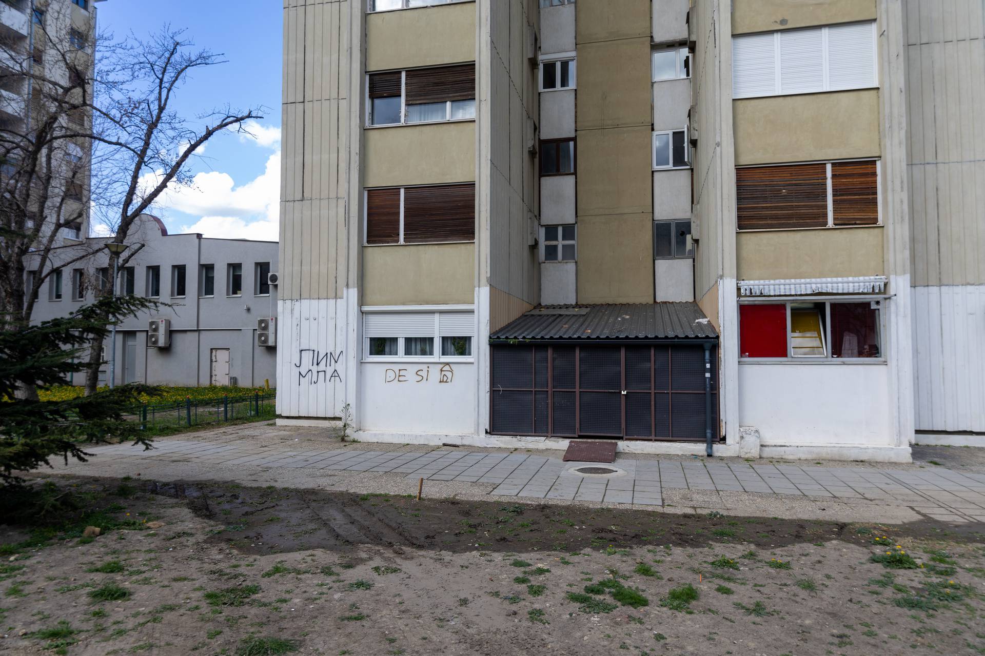Novi Sad: Bračni par ubio djecu pa se bacio s nebodera