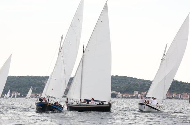 FOTO Čuvari stoljetne tradicije: Drveni brodovi utrkivali se na 'Regati za dušu i tilo' u Betini