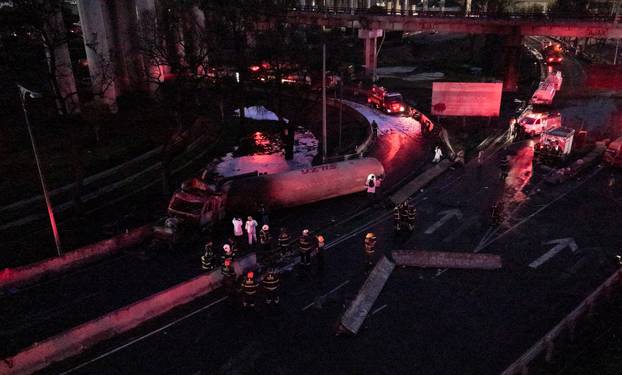 Gas tanker explosion leaves multiple injured after overturning, in Mexico City