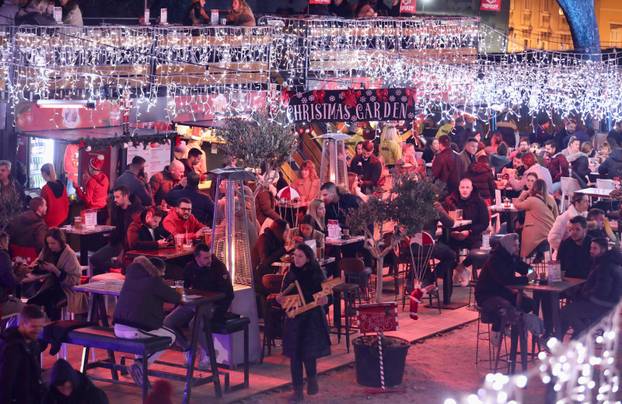 Split: Advent na bedemima Cornaro okupio mnoštvo građana