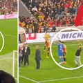 Kaos u Turskoj: Huligan ušao na teren i prebio golmana s korner zastavicom, završio je u bolnici
