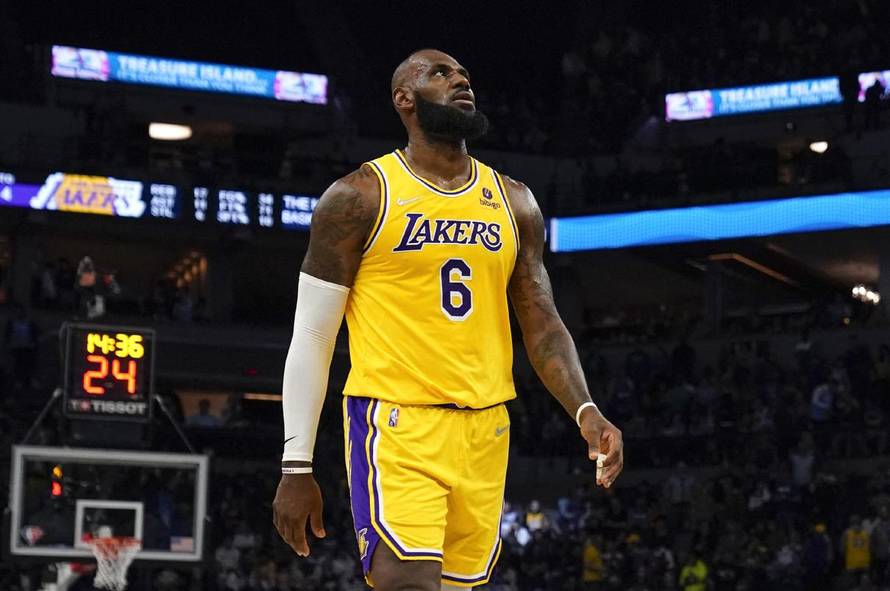 NBA: Los Angeles Lakers at Minnesota Timberwolves