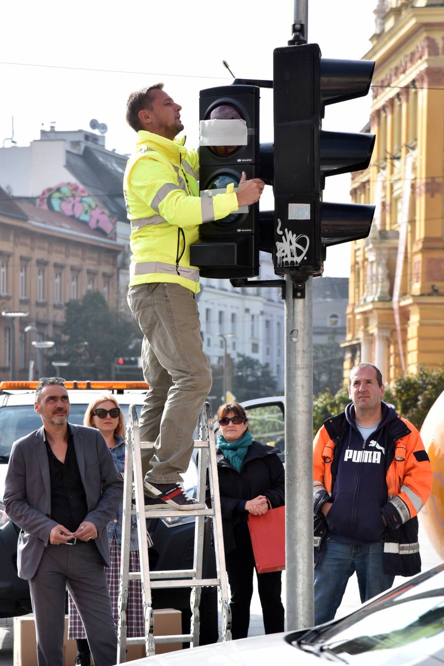 Zagreb dobio semafor za one koji stalno gledaju u mobitel
