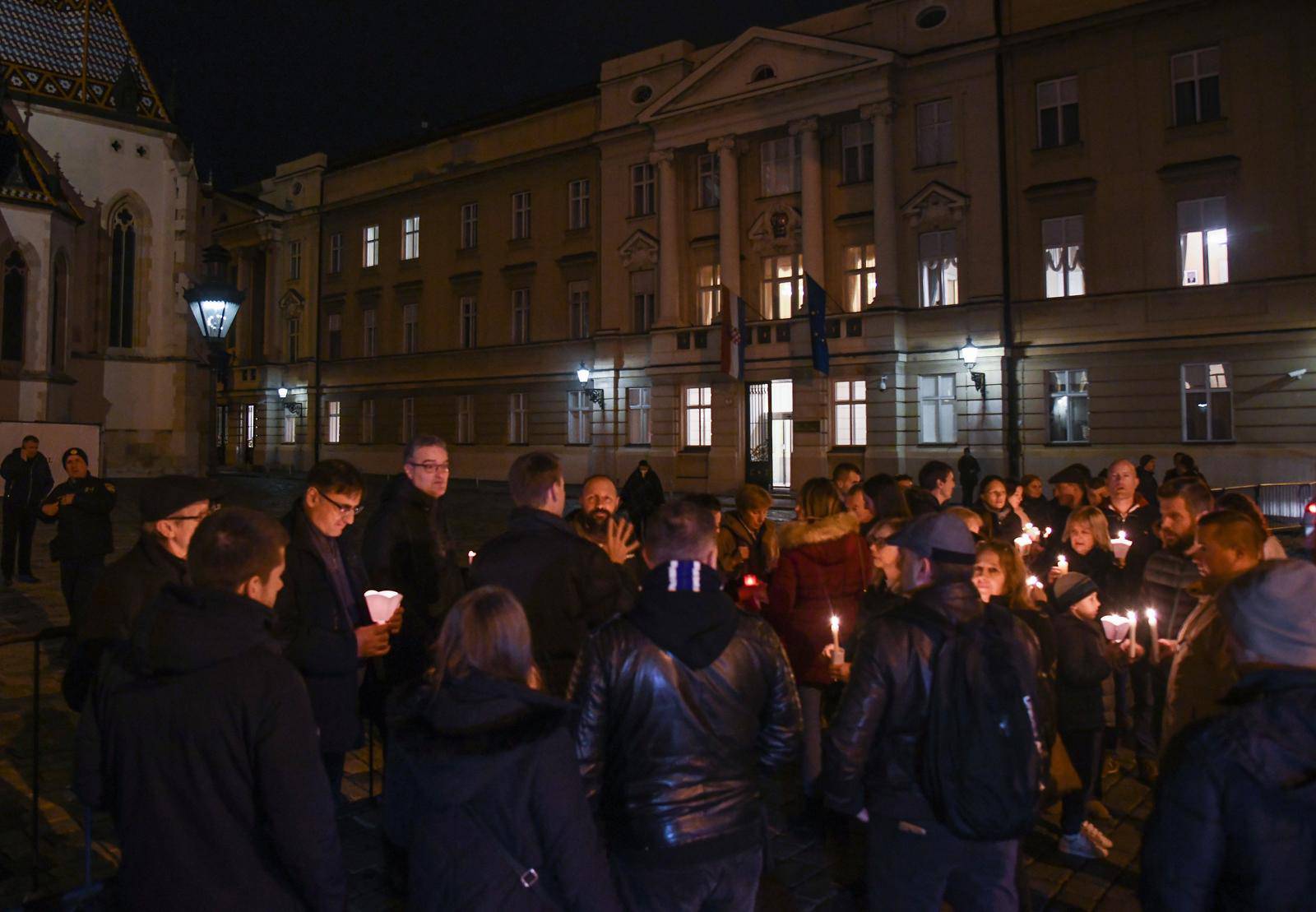 Zagreb: Na Trgu svetog Marka održan je prosvjed zbog sve strožih epidemioloških mjera