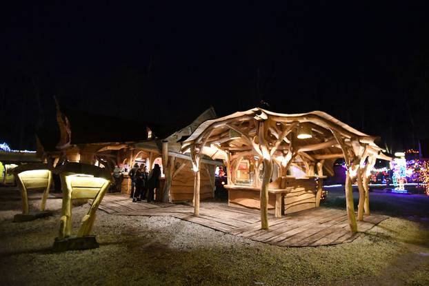 Magično Božićno blagdansko imanje obitelji Salaj zabljesnulo je u punom sajaju