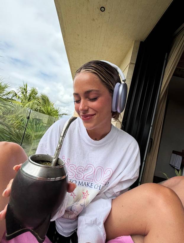 Svjetski prvak ljubi atraktivnu pjevačicu. Uskoro će se vjenčati