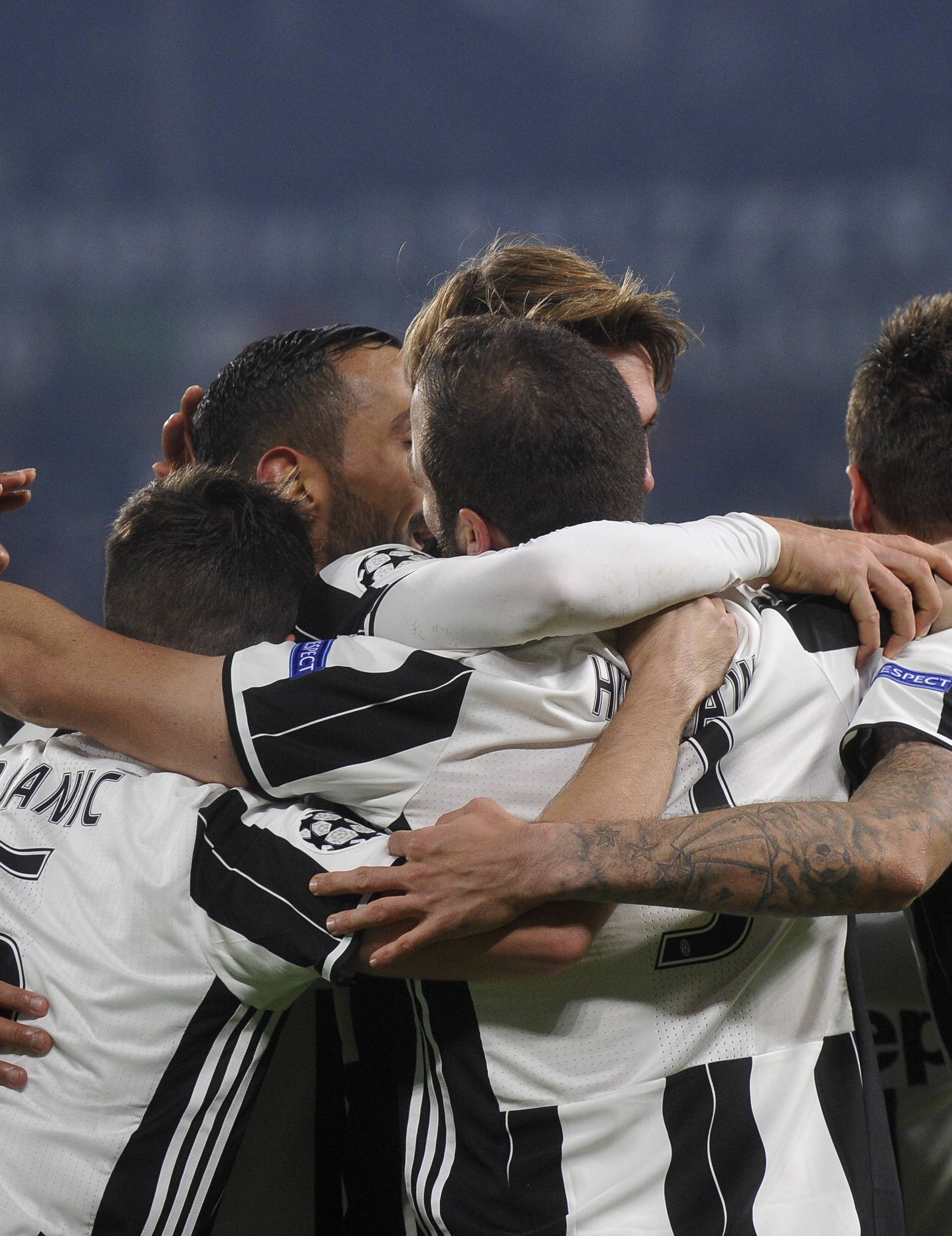 Juventus' Gonzalo Higuain celebrates scoring their first goal with team mates