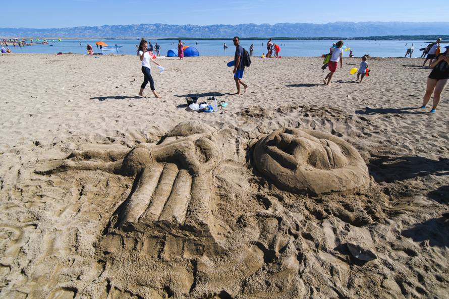 Prekrasne skulpture od pijeska uljepšale poznate plaže u Ninu