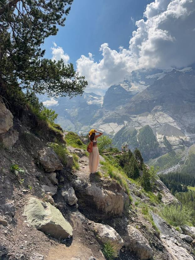 FOTO Ashlee ne prestaje privlačiti poglede: Radi za hit brend bikinija i pokazuje obline