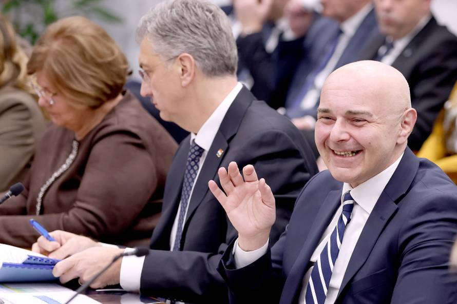 Zagreb: Plenkovic odborima predstavio Alena Ružića, kandidata za novog ministra rada, mirovinskog sustava, obitelji i socijalne politike