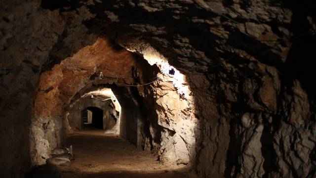 Rijeka: Podzemni tunel koji vodi od katedrale Svetog Vida do Talijanske gimnazije