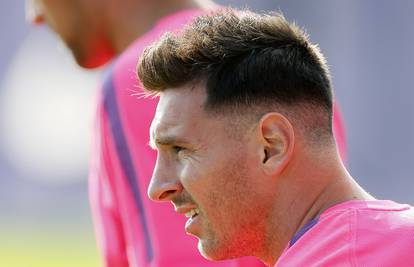 Leo Messi vratio se treninzima i iznenadio novom frizurom...