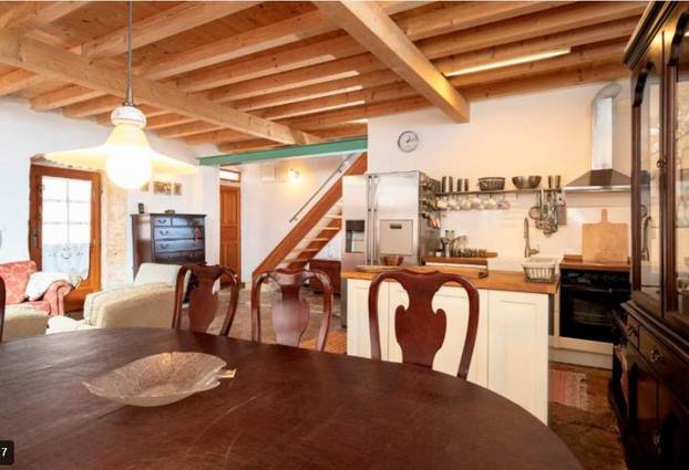 FOTO Rijetka prilika! Kamena kuća u srcu Starog Grada Hvara interijerom oduzima dah