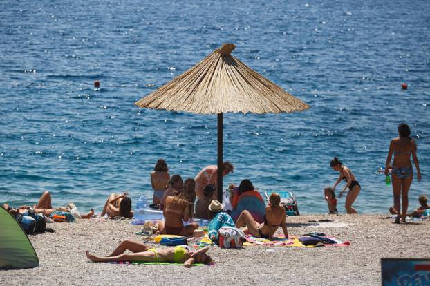 Turisti na plažama u Zadru