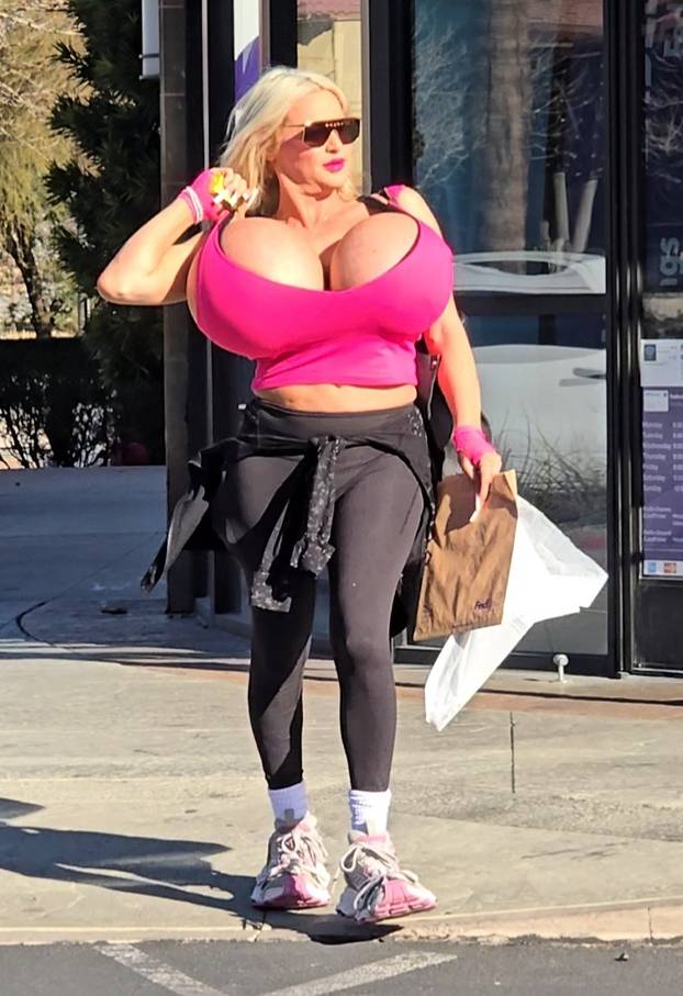 Adult Star Lexi Cox Shows Off Her Curves In Small Pink Top As She Attends The AVN Convention And Speaks About Donald Trump In Las Vegas, NV - 22 Jan 2025