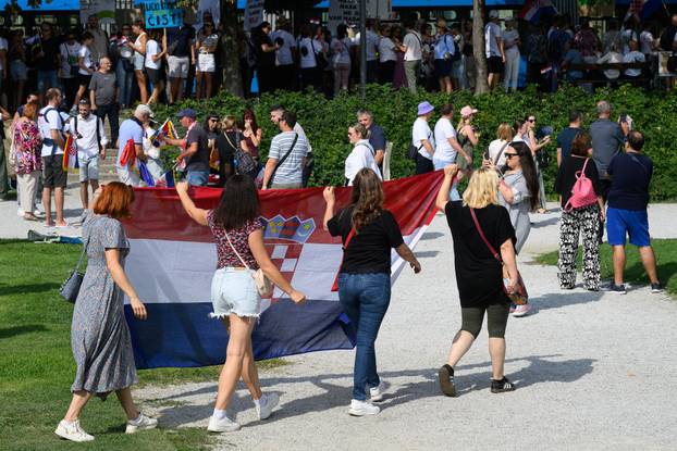 Zagreb: Okupljanje prosvjednika Hodaj za Liku, hodaj za Hrvatsku
