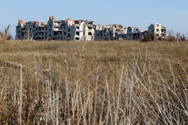 People of war-torn towns in Ukraine's Donetsk region aim to rebuild lives
