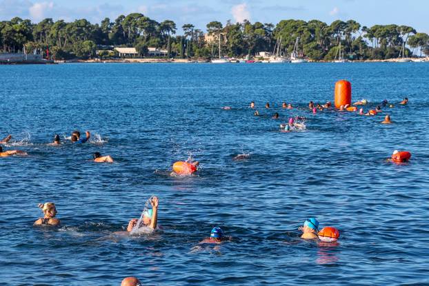 Održana plivačka manifestacija Porečki delfin