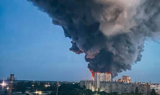 VIDEO &Zcaron;estoki udar dronova na ruski 'Amazon':  Gore skladi&scaron;te najve&cacute;eg trgovca i rafinerije