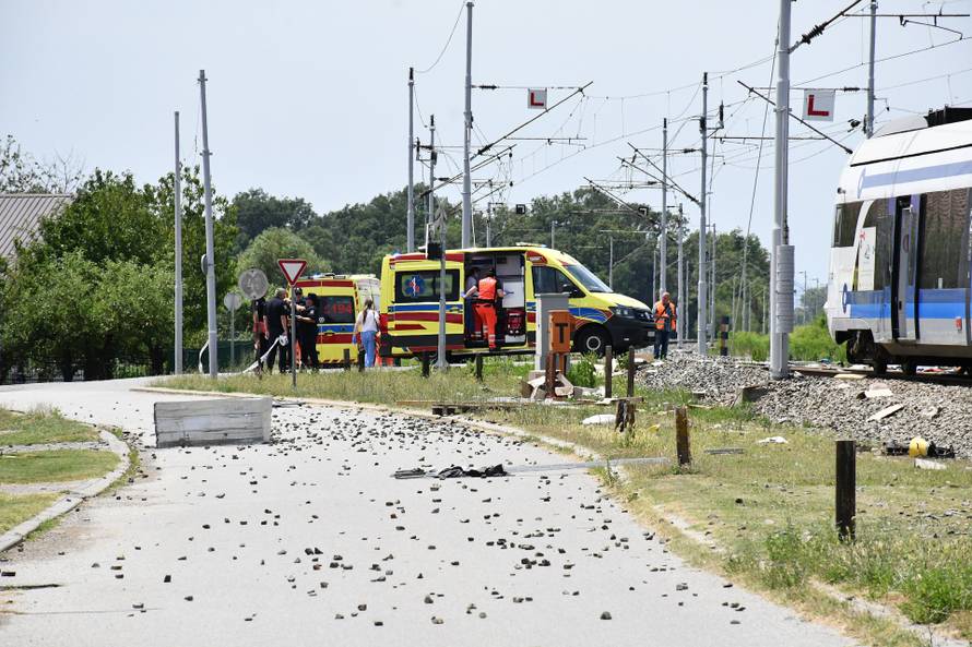 Vozač koji je poginuo u naletu vlaka kod Sl. Broda nije stao na zvučnu i svjetlosnu signalizaciju