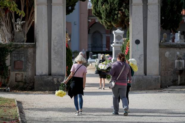 Zadar: Građani uređuju grobove uoči blagdana Svih svetih i Dušnog dana