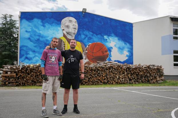 Bosanska Gradiška: Divovski mural Kobea Bryanta uz košarkaško igralište osnovne škole