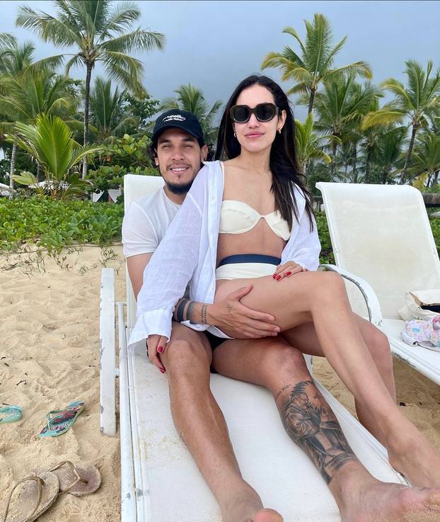 FOTO Od 'Tigrice' do odvjetnice. Ovo su paragvajske i francuske WAGS-ice: Koje su zanosnije?