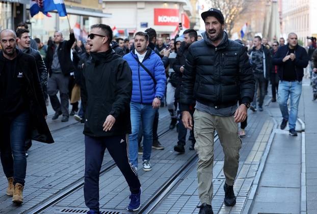 FOTOGALERIJA Ovo su snimke sa velikog prosvjeda protiv Covid mjera u središtu Zagreba...