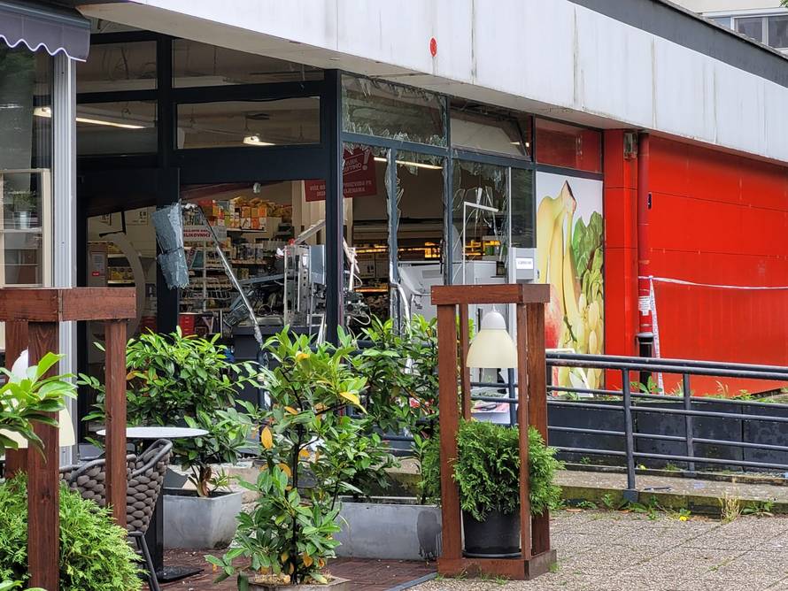 Detonacija u noći uzbunila građane, oglasila se i policija: 'Digli su bankomat u zrak'