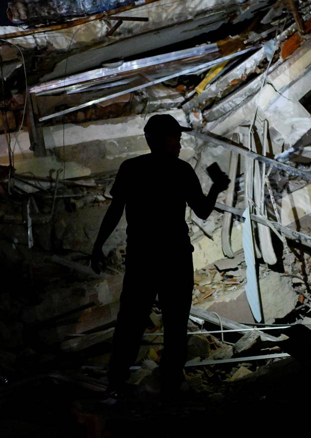 Aftermath of earthquakes in La Guaira