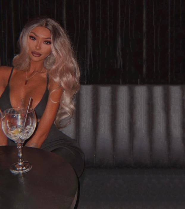 FOTO Govore joj da je crnkinja: Irkinja je opsjednuta solarijem, a ima i jako uzak struk...