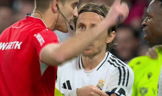 Modrić u nevjerici gledao suca. Pokazao mu je gdje je došao...