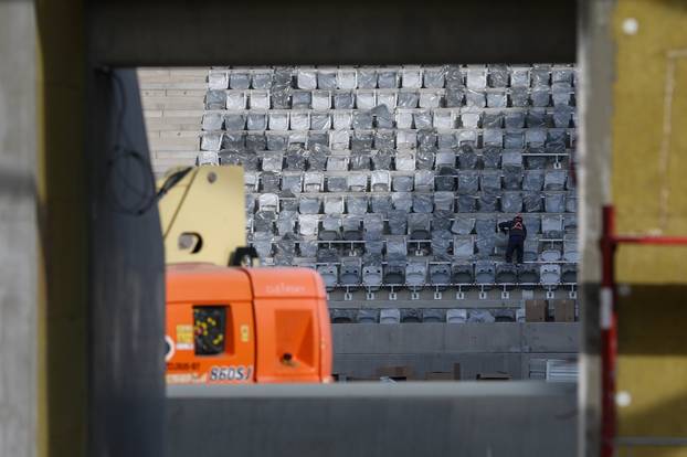 Zagreb: Počelo postavljanje stolica na sjevernoj tribini stadiona u Kranjčevićevoj