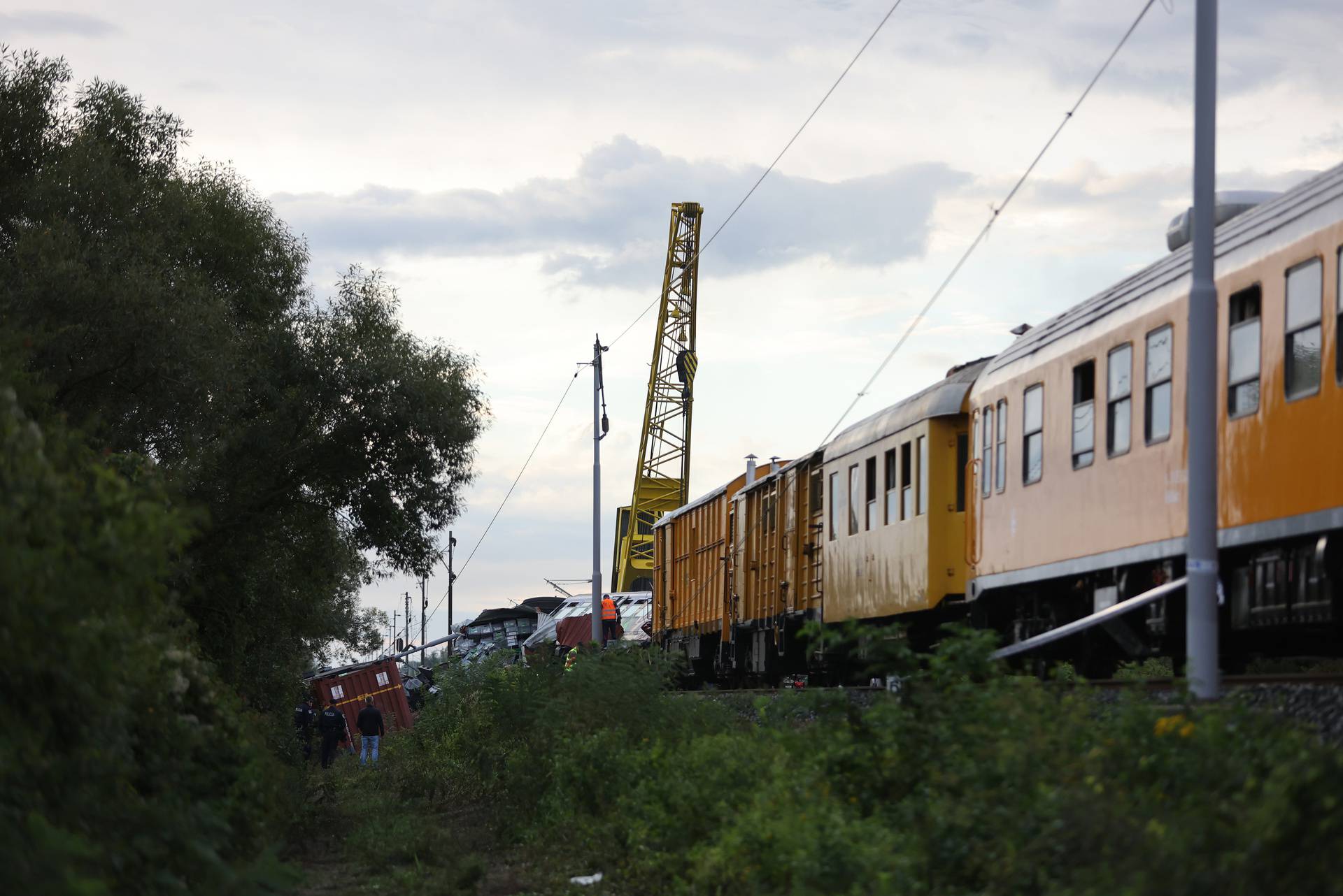 Novska: Započela sanacija pruge, uklanjanje kompozicija