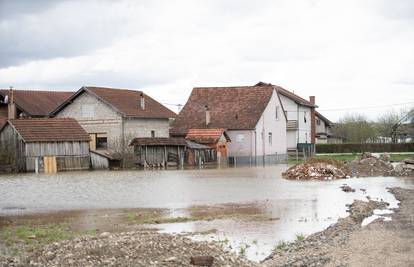 Hercegovina: Izlile se rijeke, evakuirali su jednu obitelj